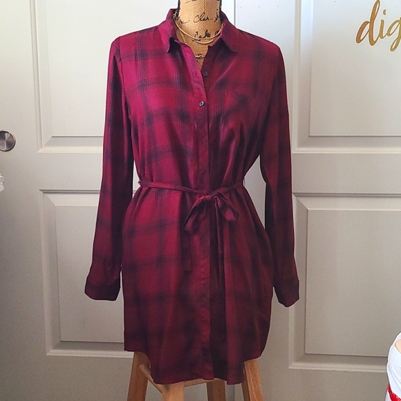 Forever 21 Dresses & Skirts - Button down long sleeve Dress